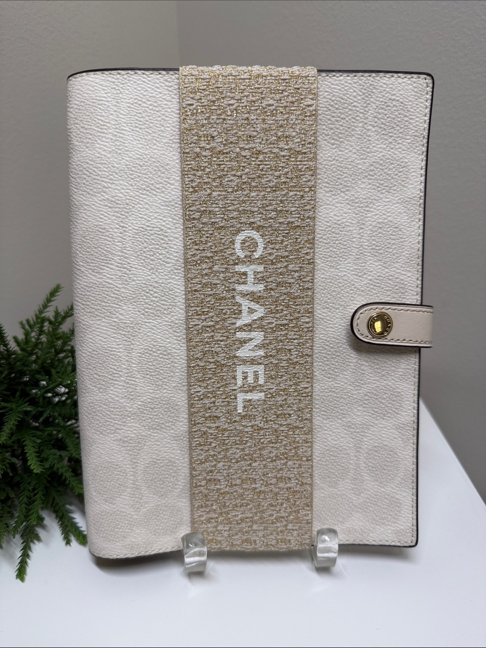 🎀 Coach notebook with chalk signature print